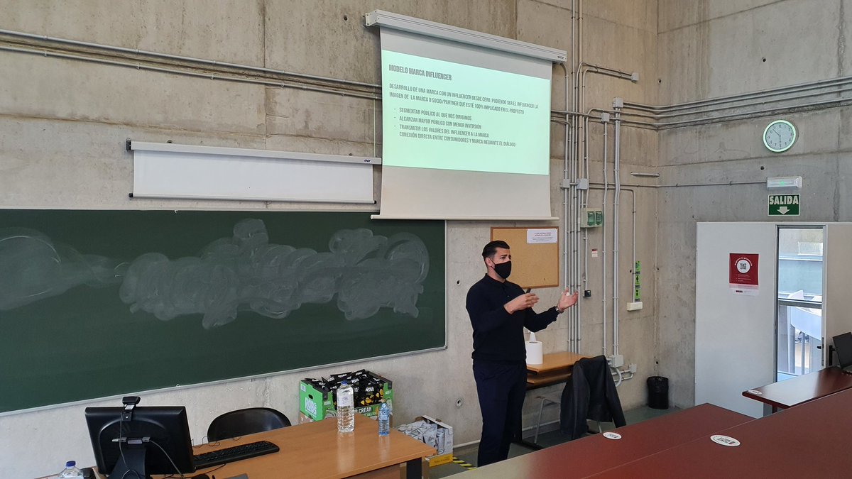 PedroJ_Cuestas's tweet photo. Esta tarde en #DigitalUMkt en @EconomicasUMU @UMU hemos tenido una sesión muy chula hablando de "Marketing de Influencers" con @pedroperezmur, @johergar96, Fran Muñoz y Sergio Martínez hablando, entre otros, de @wannafreakesp y @IbericaSpirit. 

¡Gracias! https://t.co/GQ4HATWhB7
