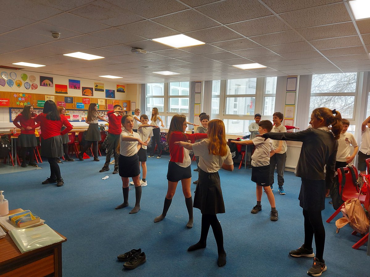 Carolside_PS's tweet photo. This month’s 'Healthy Habit' is exercise and @MrStewart_PE challenged us to try some flexibility training ! P7c are excited to see the positive effects it will have on their physical and mental wellbeing! 🌟#CPSHWB #Carolsidehealthyhabits https://t.co/1okpjuiNIy
