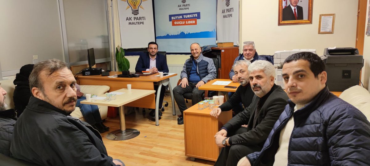 maltepeakparti's tweet photo. Altayçeşme Mahallemiz haftalık toplantısını İlçe binamızda İl Koordinatörümüz Sn.Ferhat Dağ, İlçe Teşkilat başkanımız Sn.Yusuf Alemdar, İlçe Yönetim Kurulu Üyemiz Murat Mıcık eşliğinde Mahalle Yönetim Kurulu Üyelerimizin katılımı ile gerçekleştirdi. https://t.co/cLpkMo6L0l