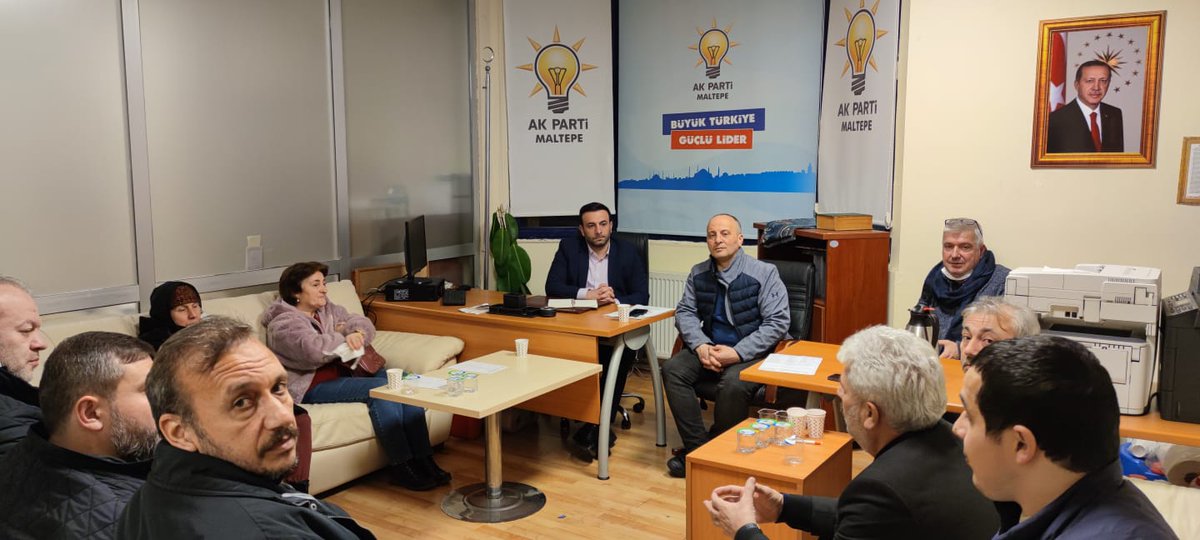 maltepeakparti's tweet photo. Altayçeşme Mahallemiz haftalık toplantısını İlçe binamızda İl Koordinatörümüz Sn.Ferhat Dağ, İlçe Teşkilat başkanımız Sn.Yusuf Alemdar, İlçe Yönetim Kurulu Üyemiz Murat Mıcık eşliğinde Mahalle Yönetim Kurulu Üyelerimizin katılımı ile gerçekleştirdi. https://t.co/cLpkMo6L0l