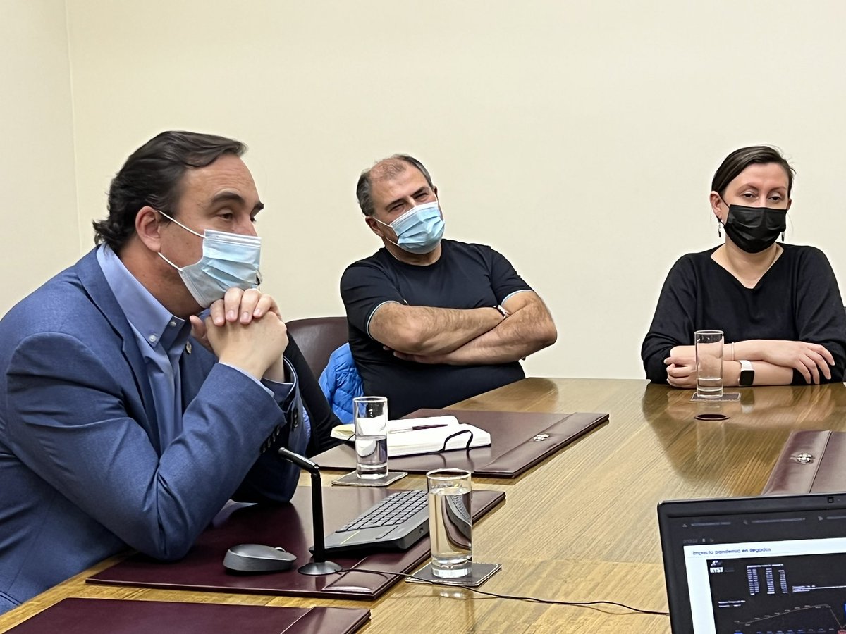 HYST_Paine's tweet photo. Directorio de @HYST_Paine se reúne con el Gobernador de Magallanes, @JorgeFlies para presentar propuestas de trabajo en conjunto y así potenciar el destino Torres del Paine. https://t.co/r0fuZer7z9