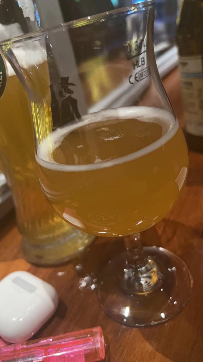 Dawnguide_'s tweet photo. 感觉越来越笨了
忘了昨天的生日
醉后不知天在水，满船清梦压星河 https://t.co/8syIClRsPq