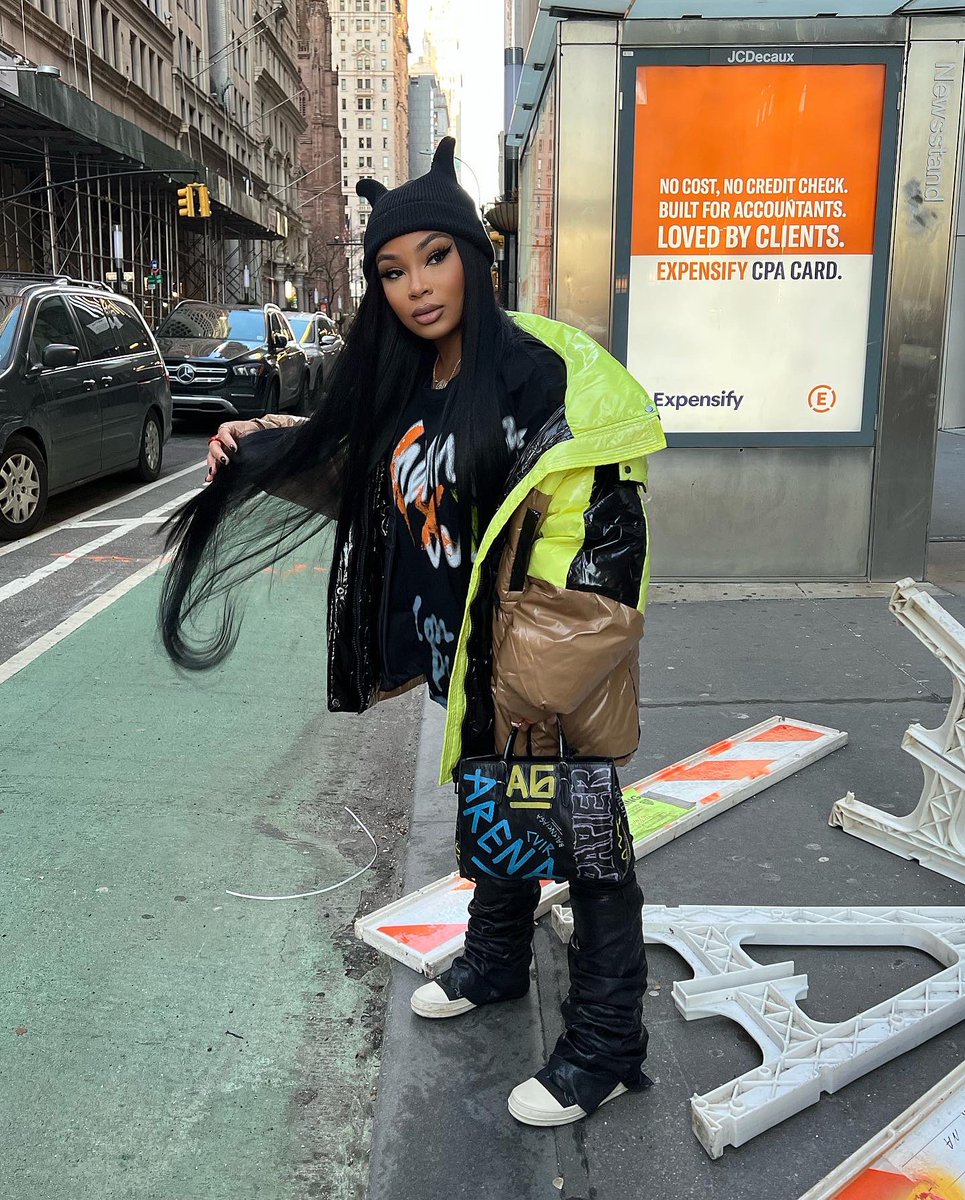 AaliyahJay's tweet photo. New York City, please go easy on me 🗽🍎✨ https://t.co/cUki3wFikk