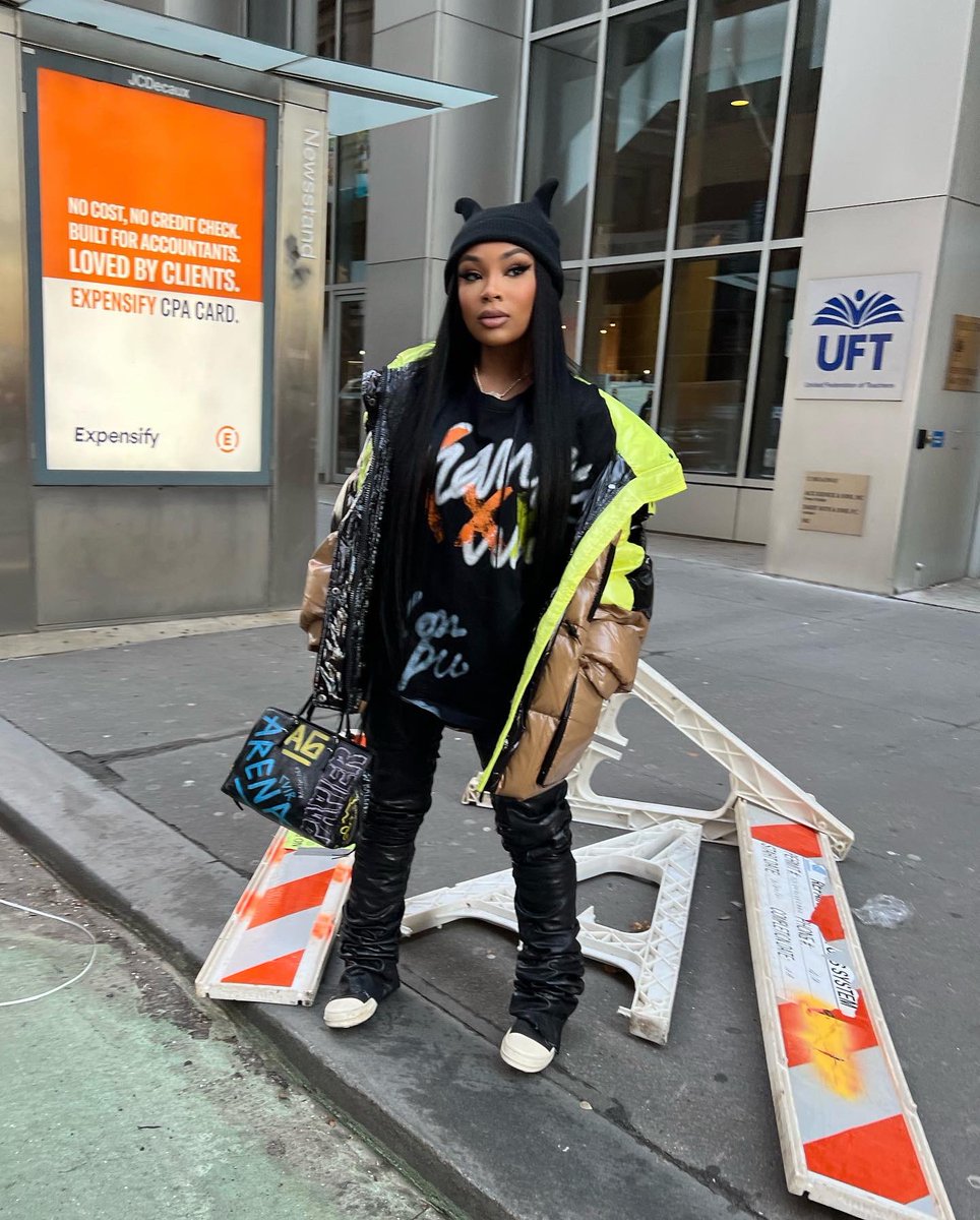 AaliyahJay's tweet photo. New York City, please go easy on me 🗽🍎✨ https://t.co/cUki3wFikk
