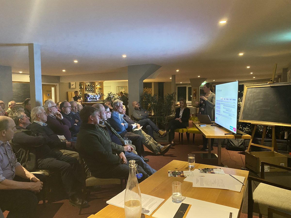 RyanLincolnLB's tweet photo. @Brownandcorural Abby and Katie kicking off the talk on environmental land management at the @LovewellBlake &amp; NFU farmers evening! What a fantastic turnout this evening 😊🌾🌱🐄🐖🐑💧 https://t.co/tQoQ28xdRU
