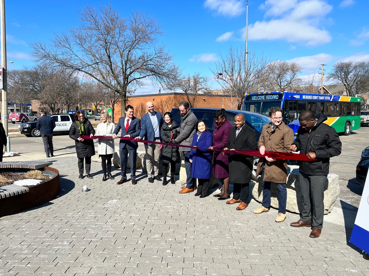 MobiliSEwi's tweet photo. Proud to help launch @FlexRideMKE today at Sherman Phoenix. Thank you to partners @SEW_RPC @SARUP_UWM @RideMCTS and to @WEDCNews @CavalierJohnson and @WaukeshaCoDPW for joining us! https://t.co/7xSucyeYCH