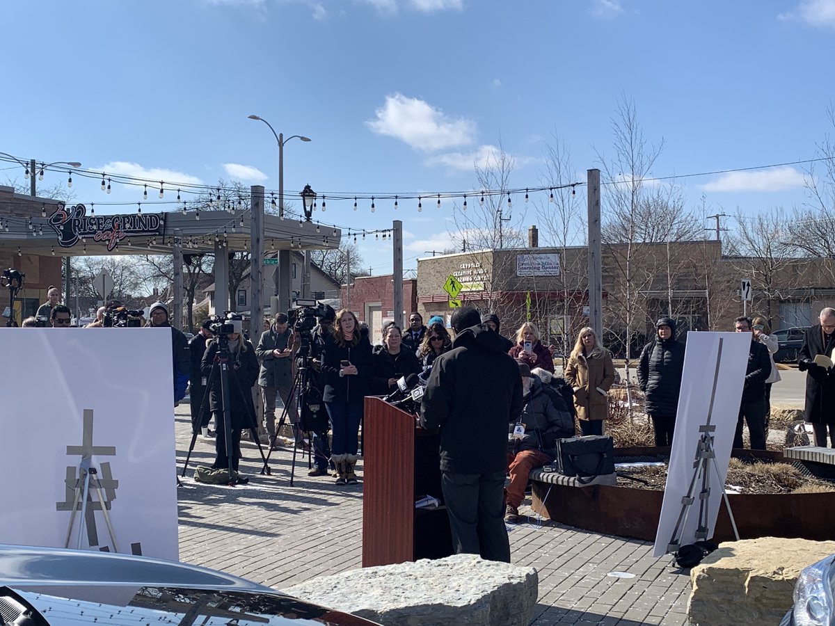 MobiliSEwi's tweet photo. Proud to help launch @FlexRideMKE today at Sherman Phoenix. Thank you to partners @SEW_RPC @SARUP_UWM @RideMCTS and to @WEDCNews @CavalierJohnson and @WaukeshaCoDPW for joining us! https://t.co/7xSucyeYCH