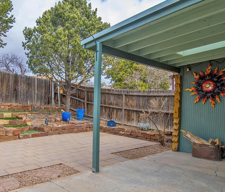 NobelDavis's tweet photo. NEW LISTING!   $499,500
3 br, 2 ba, 2-car garage.  Sweet one level updated townhome has tile floors throughout, is infused with light from clerestory windows, and enjoys a private terraced garden.  more info: https://t.co/qXjVAwLthe

#santaferealestate #santafe #howtosantafe https://t.co/T71vCYUlRn
