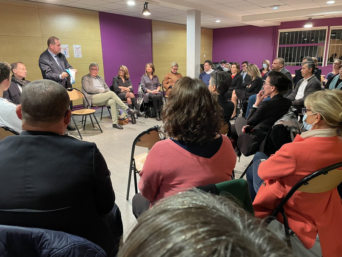 SPiganeau's tweet photo. Nombreux proviseurs, principaux et directeurs d’écoles, adjoints à l’éducation. Bilan exécrable de @EmmanuelMacron @jmblanquer . Projet cohérent et plein de bon sens de @vpecresse 3 axes #liberté #transmission #autonomie établissements publiques innovantes https://t.co/jcJDdZw99S