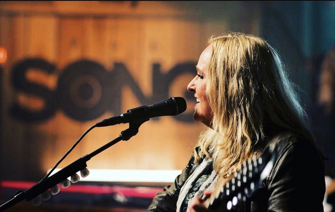 metheridge's tweet photo. The 2022 leg of the #OneWayOut Tour begins next week! I can't wait to be with you all again. Comment below which show I'll be seeing you at ⬇️🎤 ♥️  

Photo Credit: @thesong_tv https://t.co/cl40eJfesW