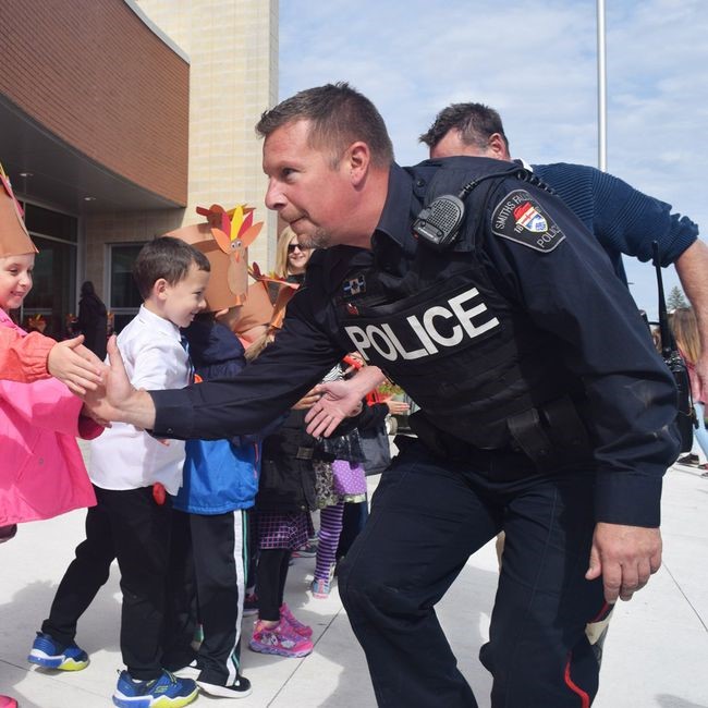 PoliceAssocON's tweet photo. Aaron Tompkins of the Smiths Falls Police Service has been nominated for a #policehero award. He works alongside many resources to best support the locals. He is a trusting voice who is also very involved with the @SpecialOlympics.  Nominate your hero at https://t.co/nqwiCa7qZq https://t.co/GhMOkpp9O5