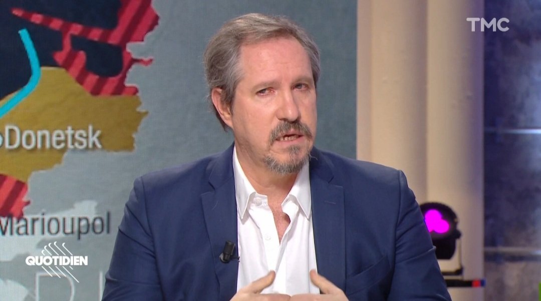 AlizeeL's tweet photo. Dans sa voix, sa façon de parler et son attitude, #michelscott me fait penser à fond à #alexandreastier 🤔 Je suis la seule ?
@AAstierOff @Qofficiel #Quotidien https://t.co/JJwTLObvzD