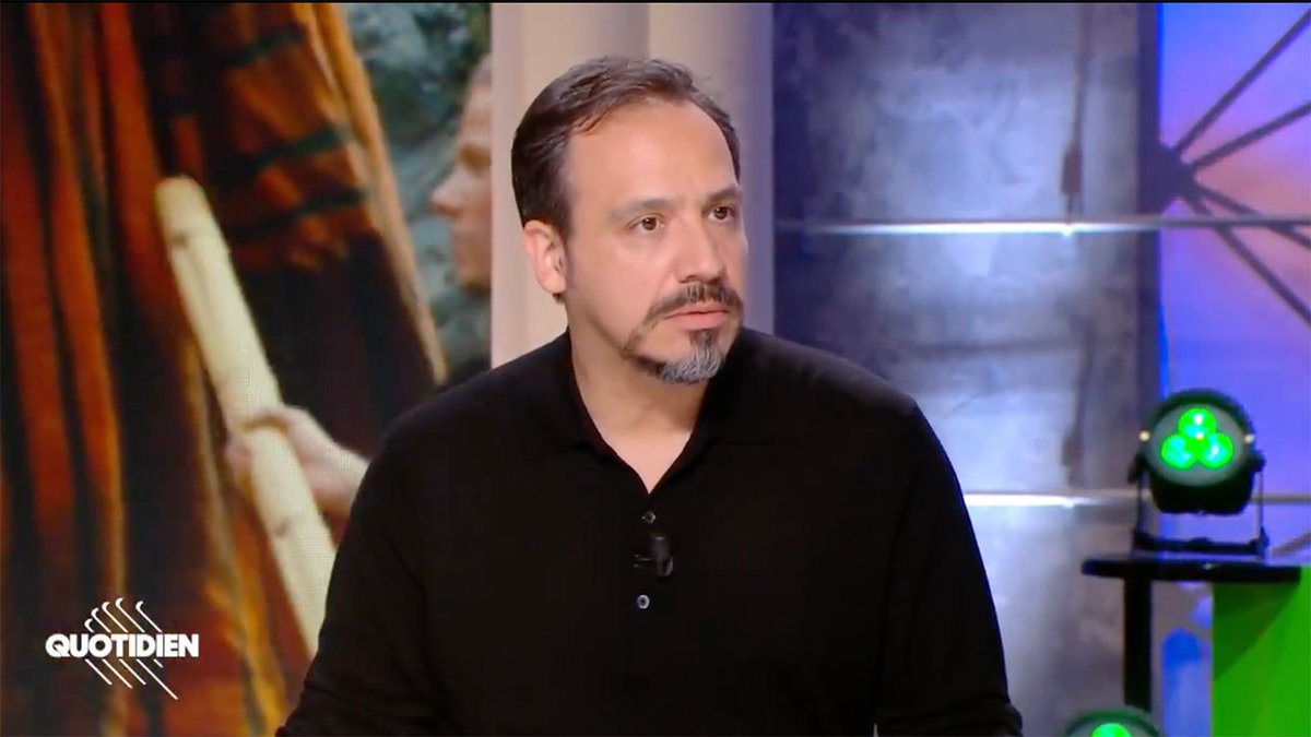 AlizeeL's tweet photo. Dans sa voix, sa façon de parler et son attitude, #michelscott me fait penser à fond à #alexandreastier 🤔 Je suis la seule ?
@AAstierOff @Qofficiel #Quotidien https://t.co/JJwTLObvzD