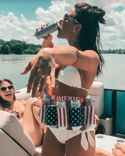 Aloha bride, aloha beaches 👙

Celebrate the soon-to-be Mrs. with a day on the lake! ⛵