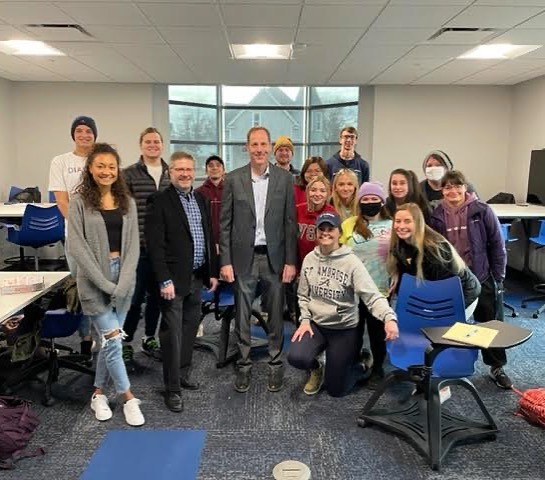stambrosecob's tweet photo. Tom Schnitker, @GO2_Partners, spoke to students about successful entrepreneurship: using vision and goals, taking calculated risks &amp; networking. Their takeaways included: "Failing is okay, it's what you do after that matters" &amp; "Work to live, not live to work." Thank you, Tom🐝✨ https://t.co/XlCcQ1CZte