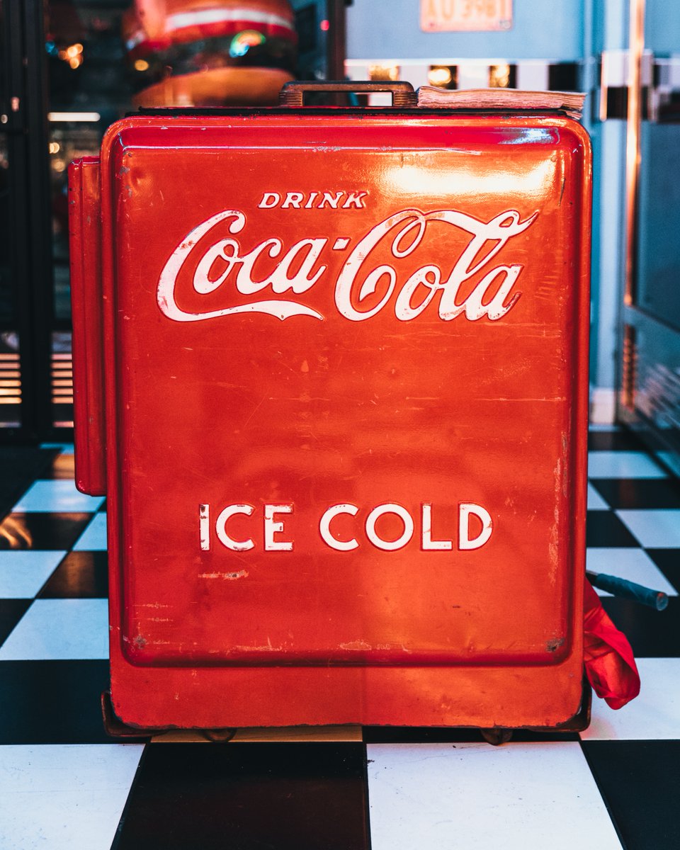 oxfordamerican's tweet photo. “I think you’d like hearing they treated you to fire/ from inside your marble; it reminds me/ of Milton’s burning marl.”
—Cal Freeman meditates on loss and life in his poem “Ode to Coca-Cola, Helium, Carbon” from #Issue115.
https://t.co/fJ5UTieOLA
Image: Spencer Davis/Unsplash https://t.co/aD4dbw4YbZ