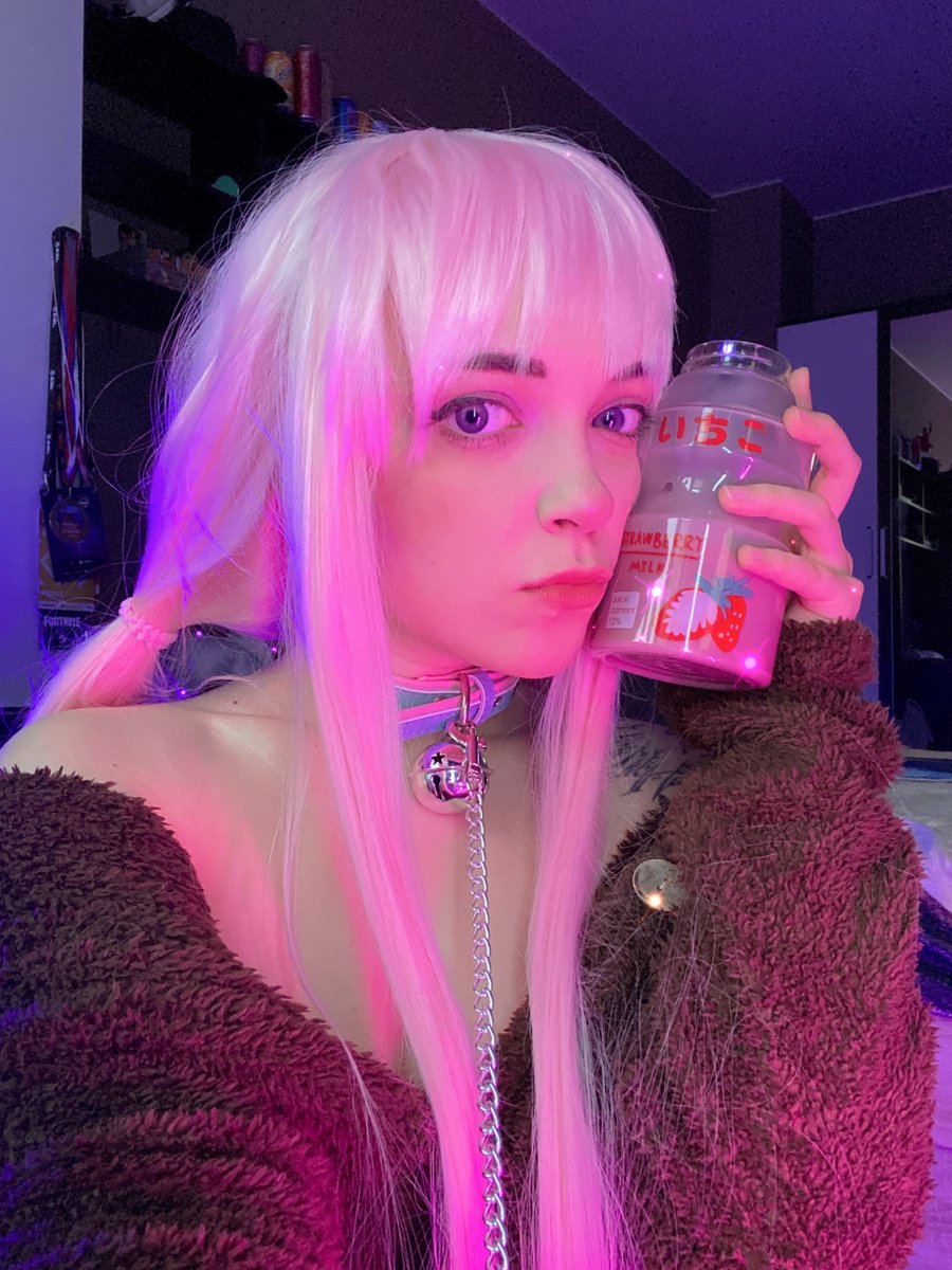 Y_Lerman's tweet photo. Do u want to drink strawberry milk with me? 🍓

#nsfwtwt #nsfw #nuds #нюдсосреда #nswfgirl https://t.co/OdjbRgVA1B