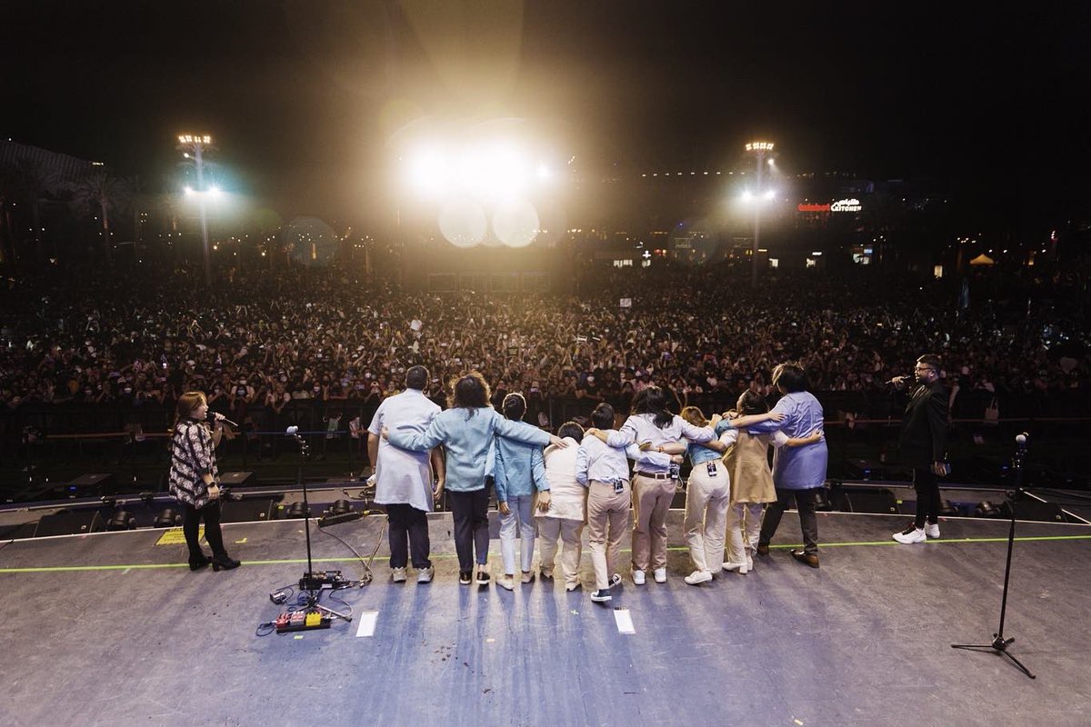 BenAndBenMusic's tweet photo. 😭😭😭

DUBAI. OUR FIRST FULL LIVE SHOW SINCE 2020.

We’ll always remember you. Thank you for being with us tonight!! 16,000+ people grabe!!! 😭Mahal na mahal namin kayo! 💙💛

See you again soon! 🤗 https://t.co/kaoSyiuMij