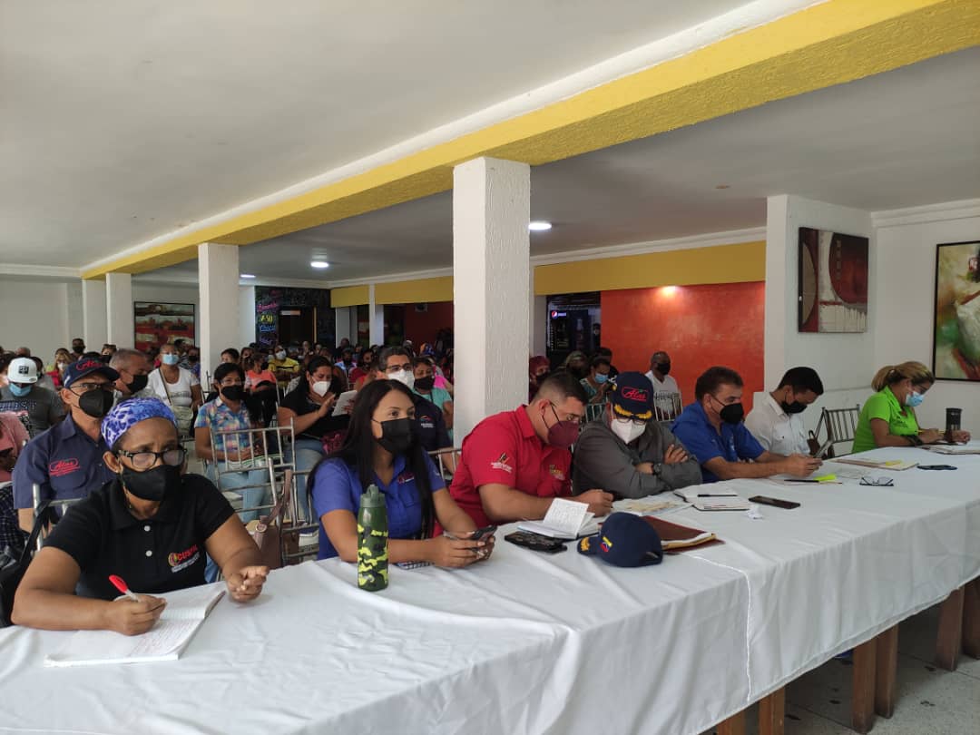 CmdtJavierPerez's tweet image. #9Mar| Hoy el equipo @MercalOficial #Aragua estuvo presente en la instalación del Congreso Bicentenario de los Pueblos: Capitulo #CLAP, liderada por nuestro ministro @LealTelleria e integrada por el estado Mayor de Alimentación junto con los jefes #CLAP 
#UsaDerogaElDecretoYa