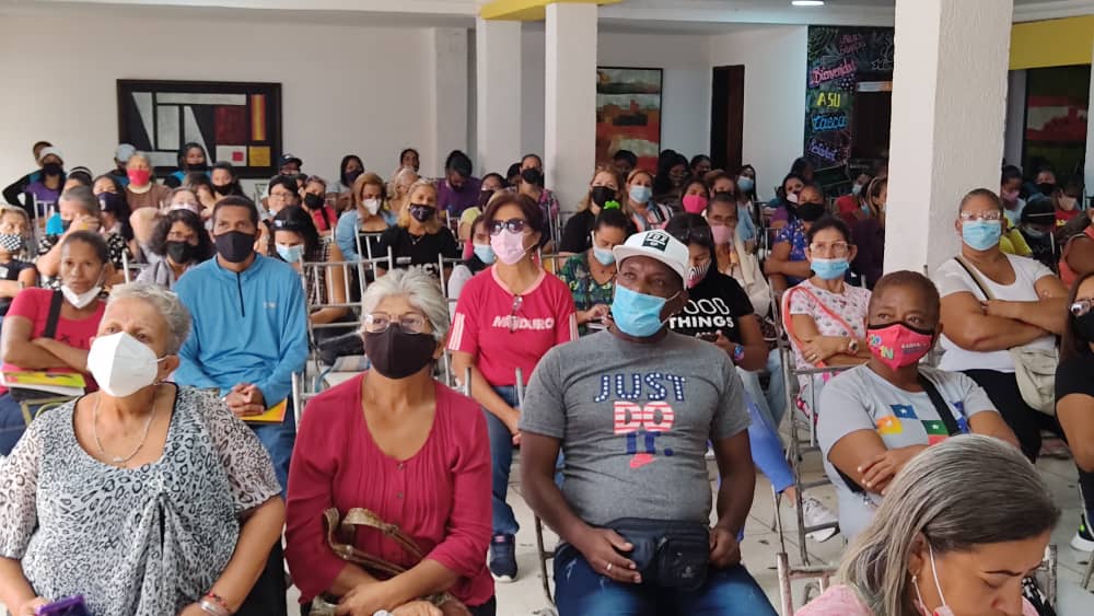 CmdtJavierPerez's tweet image. #9Mar| Hoy el equipo @MercalOficial #Aragua estuvo presente en la instalación del Congreso Bicentenario de los Pueblos: Capitulo #CLAP, liderada por nuestro ministro @LealTelleria e integrada por el estado Mayor de Alimentación junto con los jefes #CLAP 
#UsaDerogaElDecretoYa