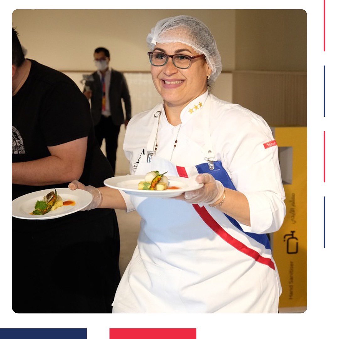 ExpodubaiRD's tweet photo. Durante el #DiaNacionaldeRD en #Expo2020 #Dubái, la chef dominicana #AnaLebron, hizo una presentación de dos platos típicos de nuestra gastronomía: Chenchén con chivo y pescado con coco. https://t.co/fphnFJHbtW
