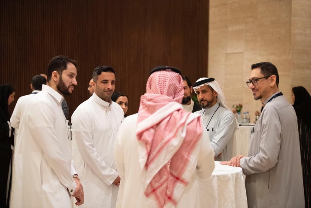 balbadr's tweet photo. في كل مرة ألتقي رواد برنامج قادة 2030 يزداد يقيني بأهمية البرامج الموجهة لقادة المستقبل بمختلف قطاعاتهم. قابلت اليوم الدفعة الثانية من برنامج قادة 2030 وسعدت بالحديث معهم وبطاقتهم التي ملأت الأرجاء، ورغبتهم في التعلم، وإصرارهم على إيجاد الحلول ومواجهة التحديات. https://t.co/MeLcTjwmdJ