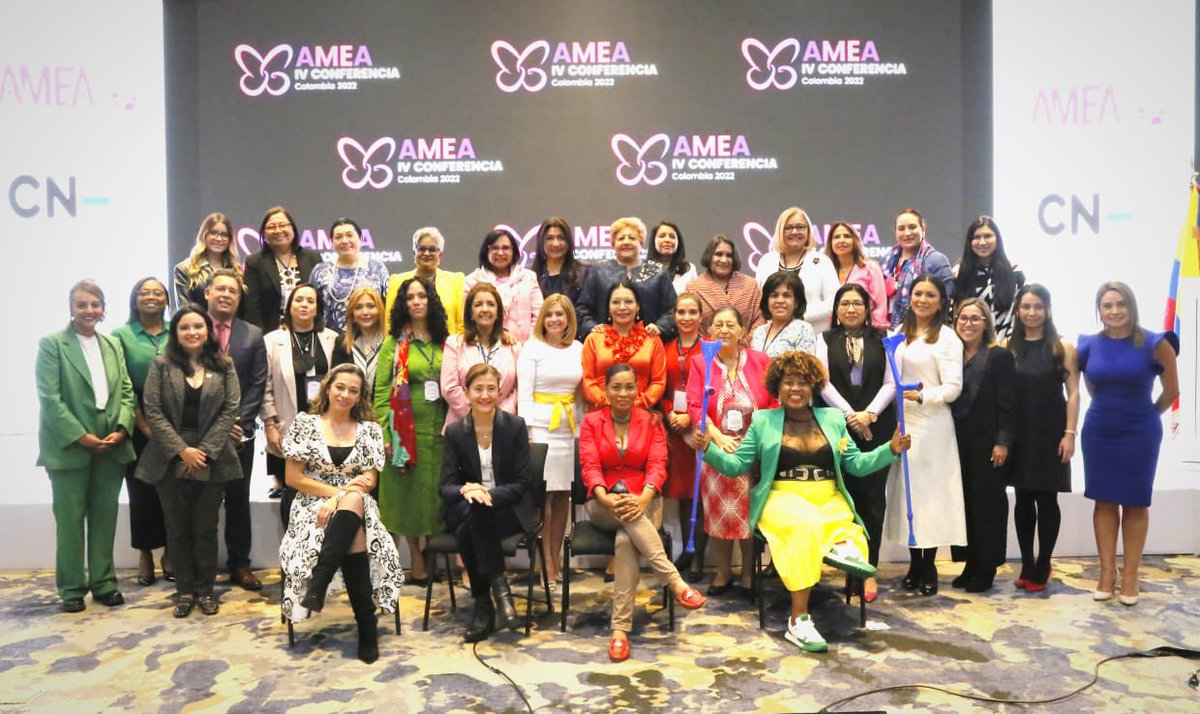 chechymurillo's tweet photo. Feliz de haber participado en el conversatorio “Reflejos de la violencia política en Colombia” organizado por @AMEAmagistradas donde las mujeres seguimos trabajando por hacer un cambio en el país. 
#Mujeres #Politica #Cambio #MujerEsPatria https://t.co/IpYDX6zjwG