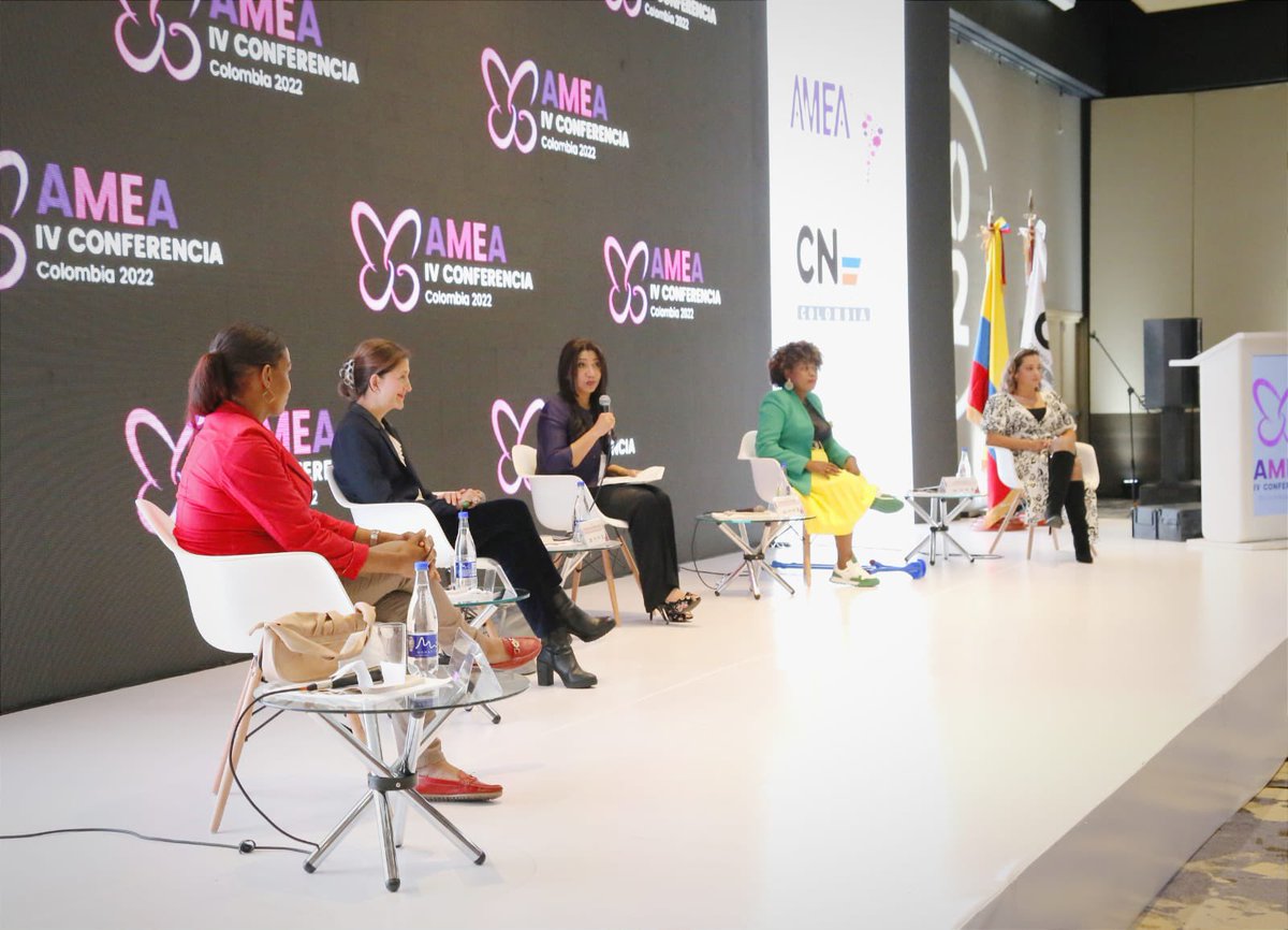 chechymurillo's tweet photo. Feliz de haber participado en el conversatorio “Reflejos de la violencia política en Colombia” organizado por @AMEAmagistradas donde las mujeres seguimos trabajando por hacer un cambio en el país. 
#Mujeres #Politica #Cambio #MujerEsPatria https://t.co/IpYDX6zjwG