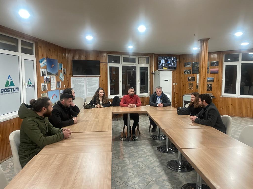 inegolakgenc's tweet photo. Savaş sebebiyle Ukrayna’ya dönemeyen, İnegöl Belediyemiz tarafından misafir edilen işitme engelli sporcuları DOSTUM tesislerimizde ziyaret ettik.

Hocaları ile görüşüp bilgi alıp her daim yanlarında olduğumuzu ilettik.

Millet olarak Her daim mazlum ve mağdurların yanındayız. 🇹🇷 https://t.co/o6BjI7wWdA