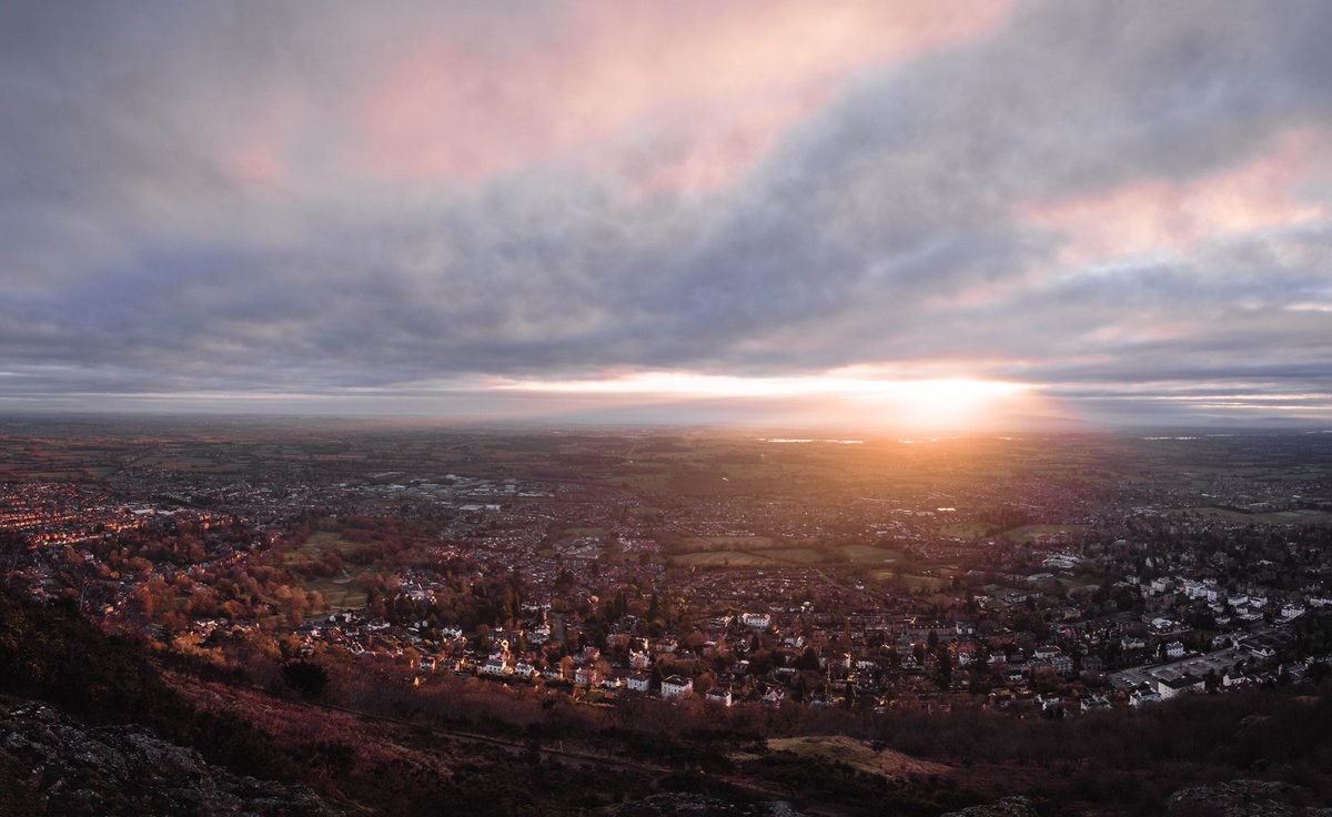 walkhikeexplore's tweet photo. A new video by me is up after nearly a year and don’t worry I haven’t used that time to get any better. It does feature a spaniel. 

Here is a shot taken in it, now get at it. 

https://t.co/q1cJFXSDqj

#malvernhills #photography #spaniel https://t.co/tSUjo5FpiT
