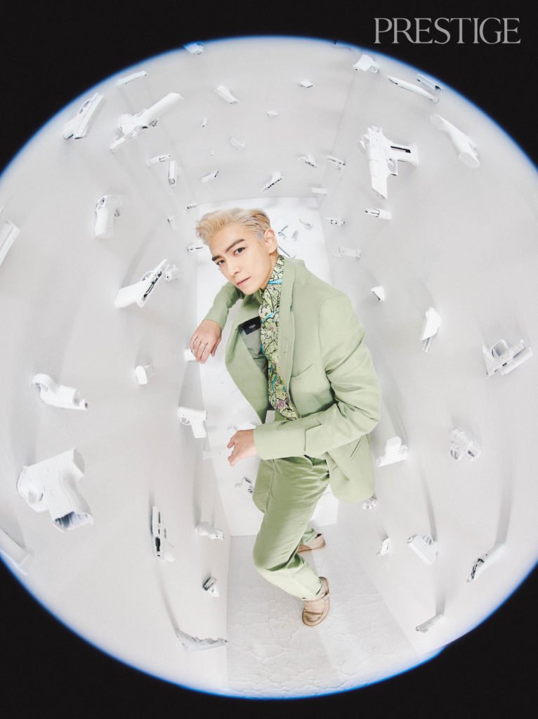 npomvtt's tweet photo. TW/GATILHO: Menção a suicídio e depressão.

"Esta é a primeira vez que falo isso publicamente, mas tentei cometer suicídio cerca de cinco anos atrás." - TOP do BIGBANG deu uma entrevista a Prestige HK e abriu seu coração sobre alguns assuntos de sua vida. https://t.co/j7wfroVVrA