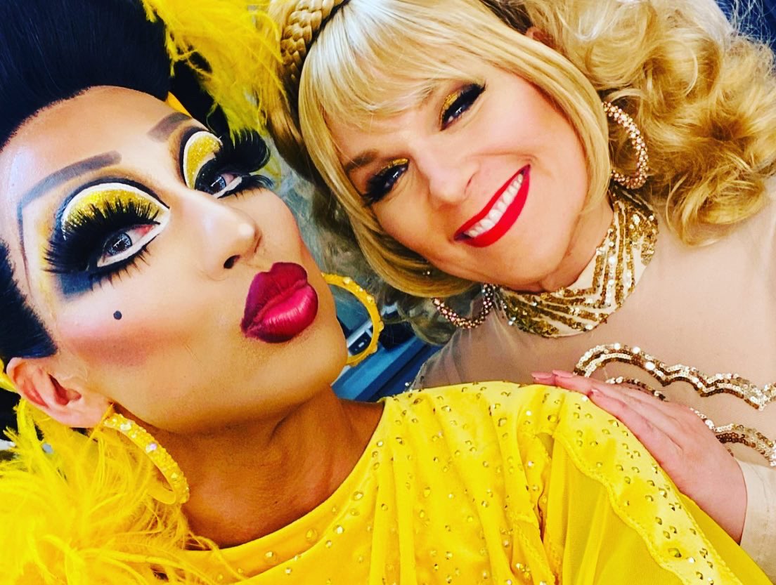 TheBiancaDelRio's tweet photo. THANK YOU, VANCOUVER! 🖤💛🖤💛🖤💛🖤💛🖤💛
UNSANITIZED 2022! #soldthefuckout @thewendyho https://t.co/v5Um3puR6w