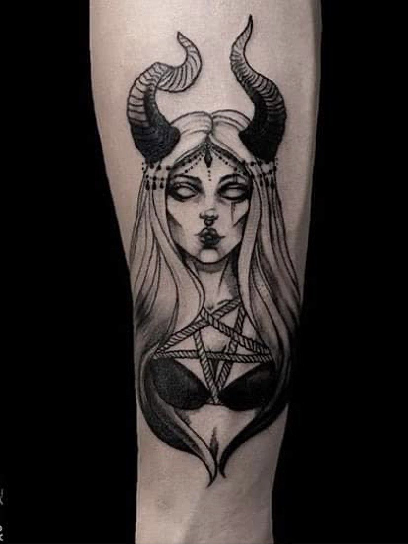 Wickedhorror101's tweet photo. Can’t wait to get this tat this Tuesday I hope !!!! https://t.co/k8VwkCgOq8