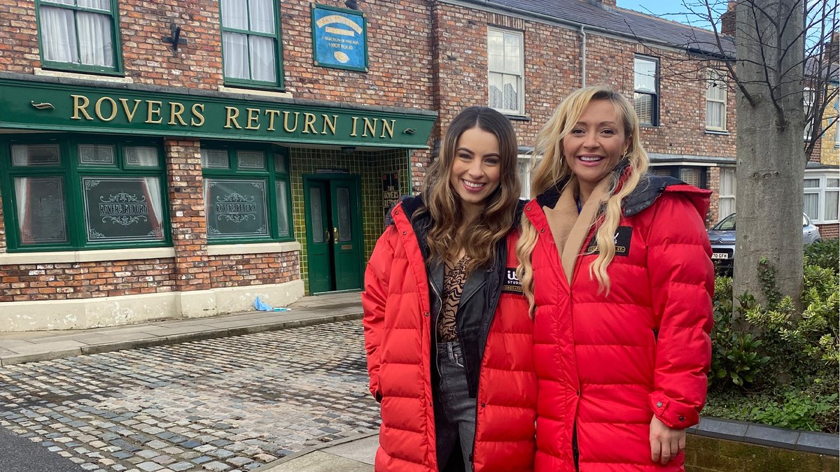 Good vibes only between these two on set 🥰 Remember, we're on right through to 9pm. Watch here👇 northlink.itv.com/WatchCorrieTW @CharlieJordanxo @kimberly_h_s #Corrie #Daisy #Nicky @ITV @itvhub @WeAreSTV