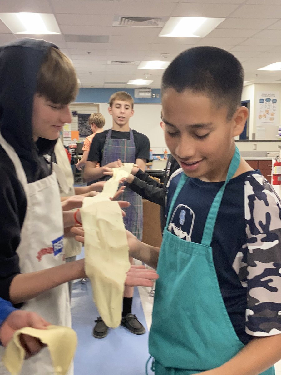 SCMS466MKough's tweet photo. @SCMS466 it’s a new school record for longest noodles!  This group managed a whopping 8’3”!!! https://t.co/PHyVmdYkvo