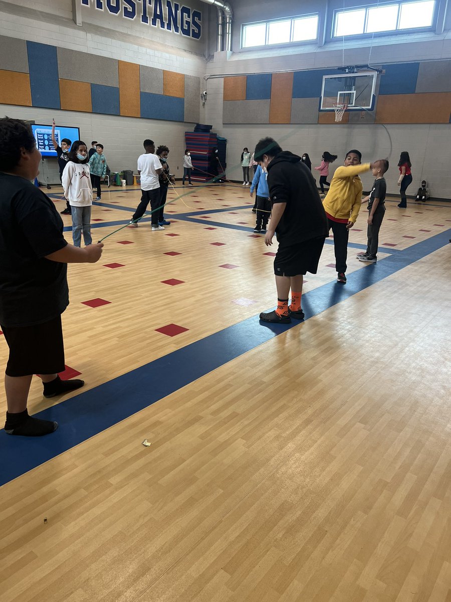 MrsDennisGarcia's tweet photo. Jump rope anyone! Kids had lots of fun learning about coordination and ability through jump roping. #latepost @BaneElementary @cmoulton6 @CyFairISD #BANEpride #TeamBane https://t.co/bTc7kAOuPK