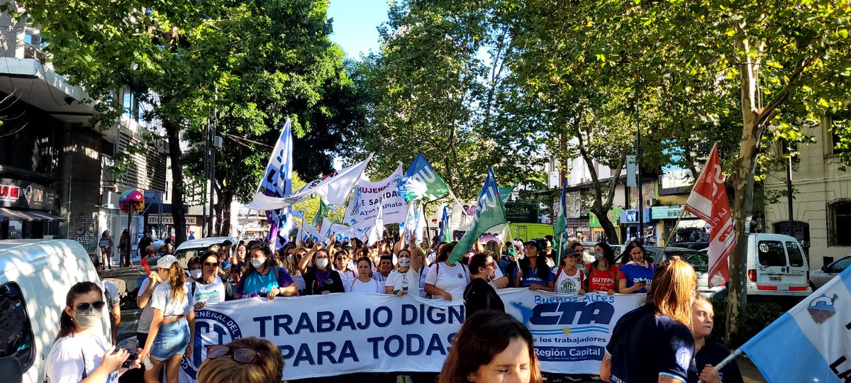 IntersindicalM's tweet photo. #8M juntas, organizadas, en las calles una vez más 💪💚
#MujeresSindicalistas #NosotrasMovemosElMundo https://t.co/59mOfXiuWR
