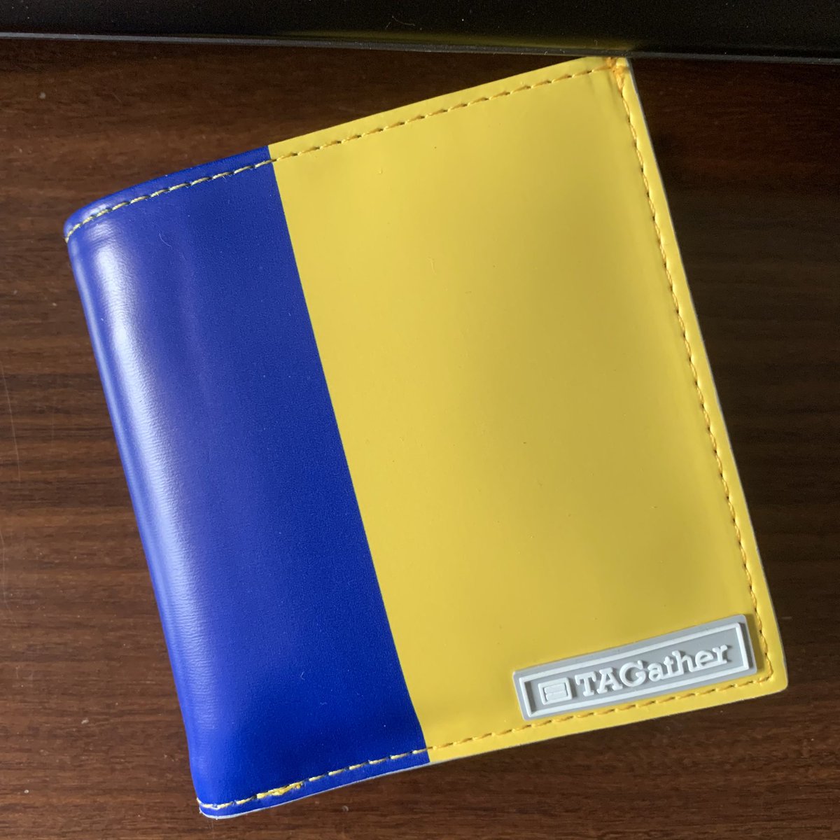 yhl100's tweet photo. Support Ukrainian by Taiwanese designer, TAGather. Buy this wallet and they’ll donate 20% to Ukraine. https://t.co/uRGLf356pn