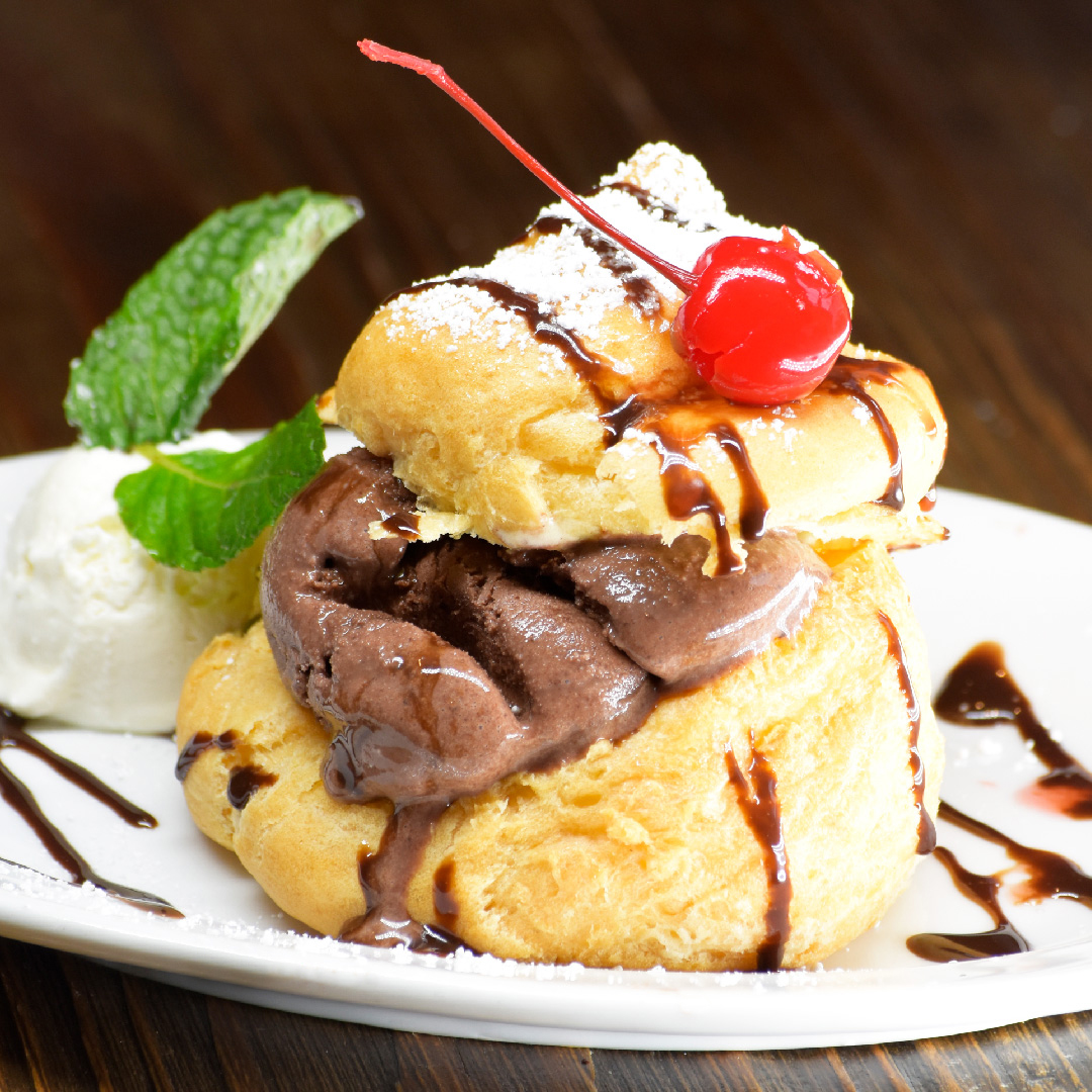 theknifeus's tweet photo. ¿Has probado nuestros profiteroles?🤭

#theknifeexperience #parrillaargentina #argentiniangrill #amantesdelacarne #meatlovers #allinclusive #grilledmeat #amantesdelacarne #shortribs #steaklovers #grilling #steakhouse https://t.co/6PzLnmYQF2
