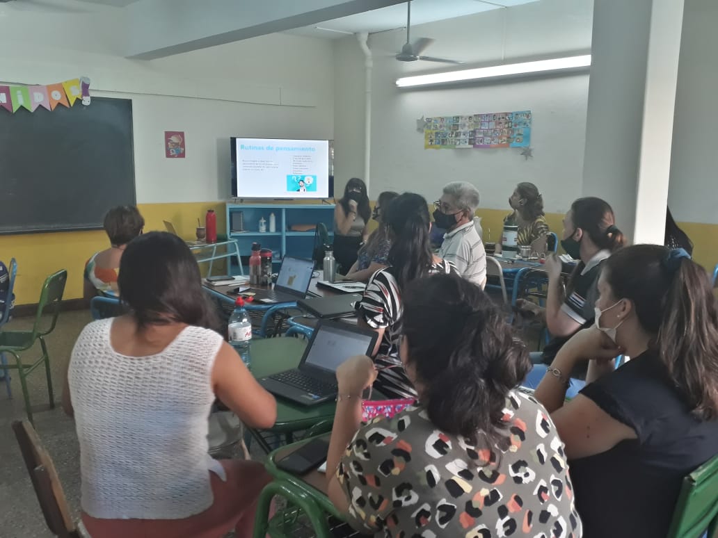 bonetti_sandra's tweet photo. Gracias colegas por la escucha atenta y la charla amena.
Tres jornadas inmersivas. ¡Seguimos!
#inmersióndigital #FormacionContinua #Capacitación https://t.co/KXNmhzVZiF