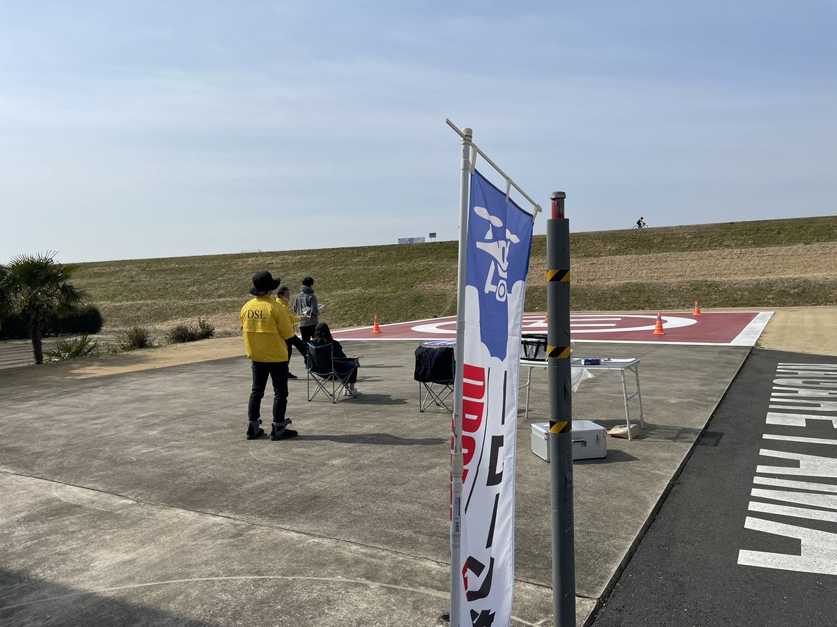 Drone_Papa1's tweet photo. 『千葉流山校JUIDA認定コース』
法人一社貸切の2組目スタートしました。
#Hexelworks #おは戦40310mm #ドローンスクール #ドローン資格 #ドローン免許 https://t.co/ow6wCeIEYU