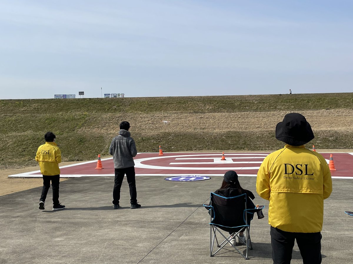 Drone_Papa1's tweet photo. 『千葉流山校JUIDA認定コース』
法人一社貸切の2組目スタートしました。
#Hexelworks #おは戦40310mm #ドローンスクール #ドローン資格 #ドローン免許 https://t.co/ow6wCeIEYU