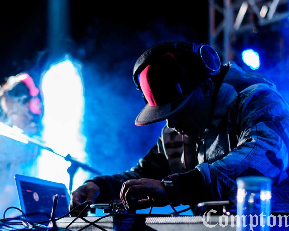comptonBrasil's tweet photo. Parabéns a todos os Djs pelo seu dia, mais que merecedores 🎼🎧🎤
.
.
.
.
.
#dj #diainternacionaldodj #usocompton #comptonbrasil #compton #streetwear #daruaprasruas #rapnacional #lifestyle | https://t.co/6fwHHxLVn9 https://t.co/jFHPvYnPnE