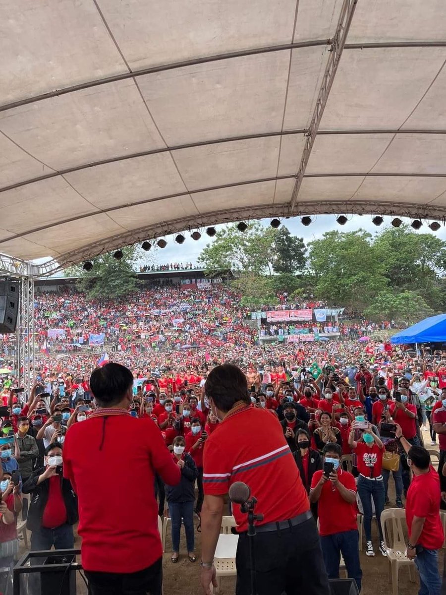 GilbertCRemulla's tweet photo. Now that’s a proper crowd photo. No drones, no night time lighting effects. https://t.co/bzxLSju9sb