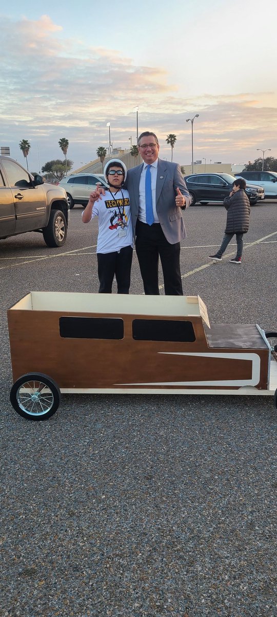 DECAmustang's tweet photo. Congratulations to my Soapbox derby team for placing 2nd! Today all these kids are winners! Thank you @McAllenISD for giving our students this opportunity to participate #misdtechwars22 @McAllenISDCTE @Pride_Mustangs  @McAllenMemorial https://t.co/ltntMilDnX