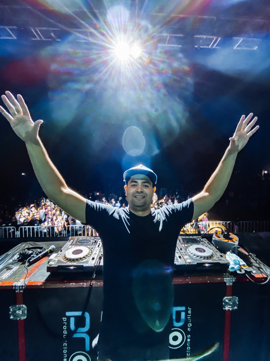 EMASOUND's tweet photo. Feliz Día del Dj
#Dj #EMASOUND https://t.co/MkSw1Y8VpR