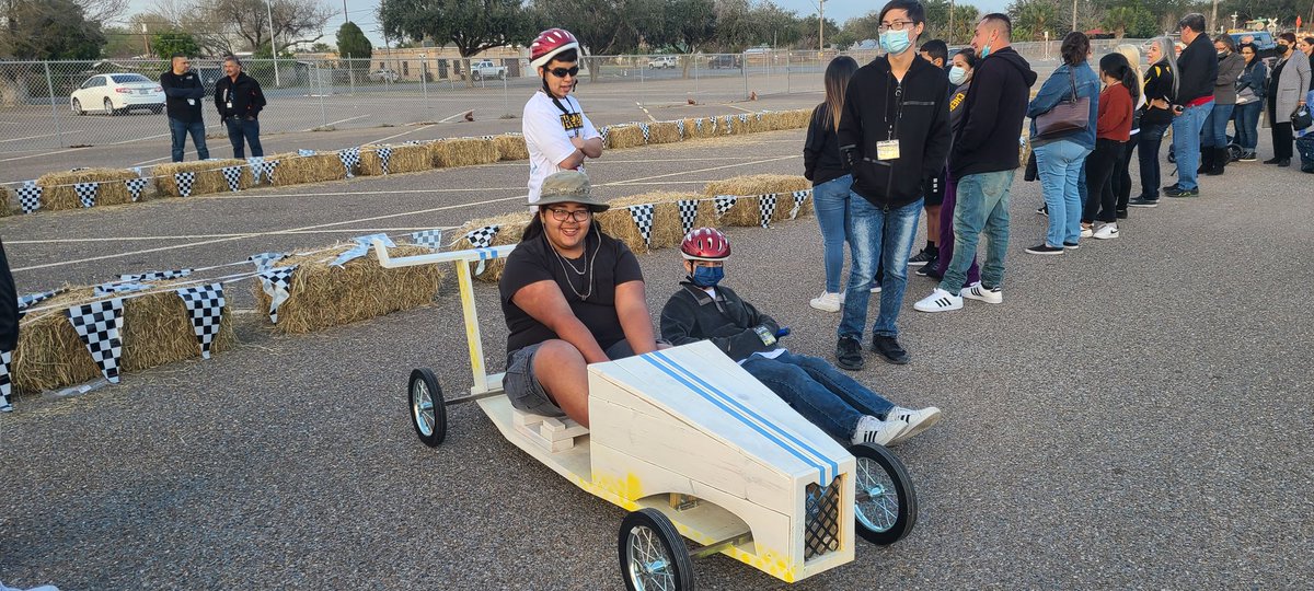 DECAmustang's tweet photo. Congratulations to my Soapbox derby team for placing 2nd! Today all these kids are winners! Thank you @McAllenISD for giving our students this opportunity to participate #misdtechwars22 @McAllenISDCTE @Pride_Mustangs  @McAllenMemorial https://t.co/ltntMilDnX