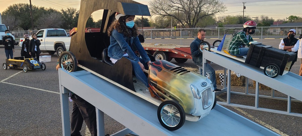 DECAmustang's tweet photo. Congratulations to my Soapbox derby team for placing 2nd! Today all these kids are winners! Thank you @McAllenISD for giving our students this opportunity to participate #misdtechwars22 @McAllenISDCTE @Pride_Mustangs  @McAllenMemorial https://t.co/ltntMilDnX