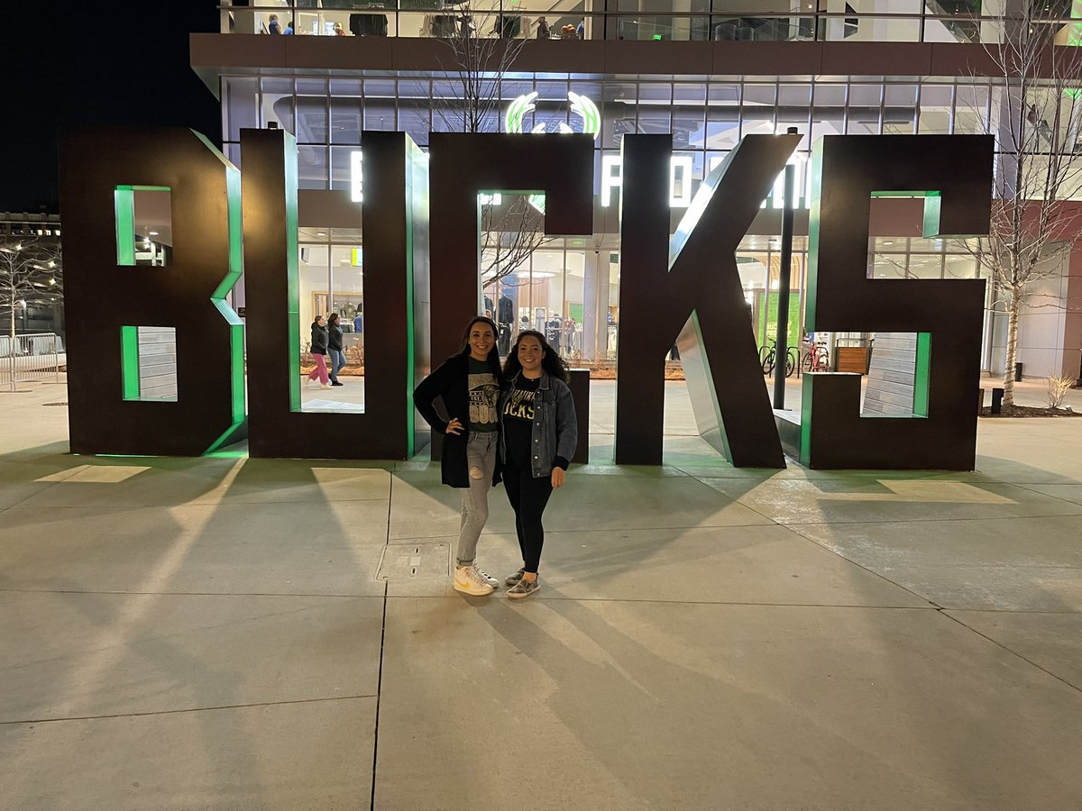 kennnowens's tweet image. Bucks in 6!! Sister’s first bucks game 😁 #kohlscourt @Bucks