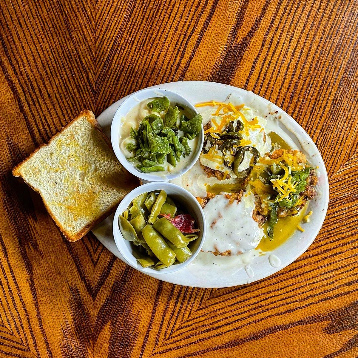 TexasBucketList's tweet photo. This chicken fried steak sampler platter ranks right up there in my book!  At Green Chile Willy’s in Amarillo, you can get your traditional chicken fried steak next to one with jalapeño gravy and green chili gravy!  Throw in some green chili mac and cheese and you’re in business! https://t.co/mgkRFWzH7K